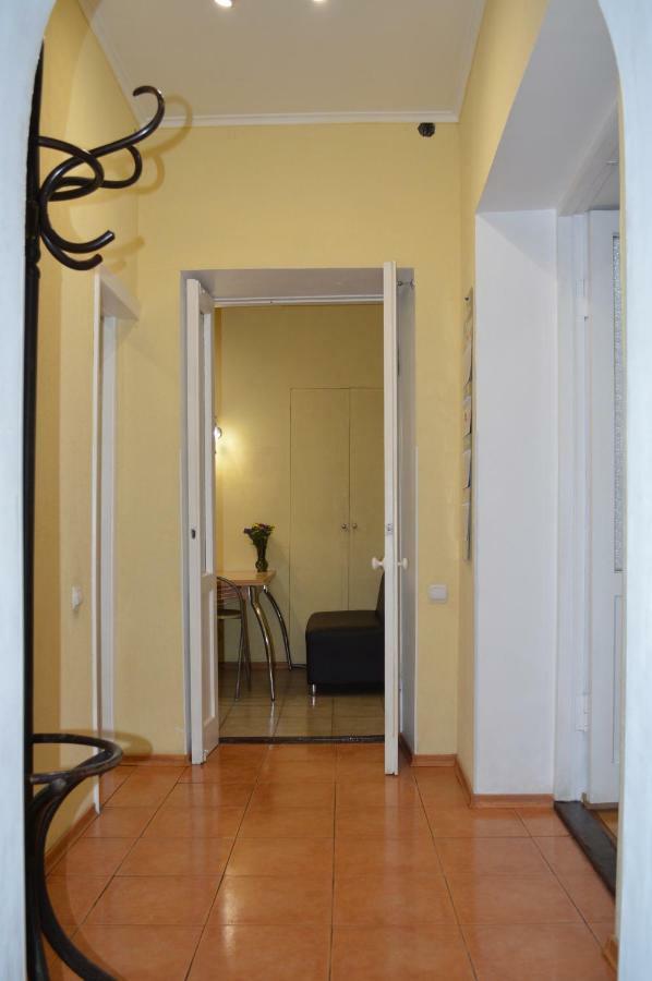 Owl Home Odessa Cozy Spacious Apartment In A Quiet Center Between Deribasovskaya And Privoz エクステリア 写真